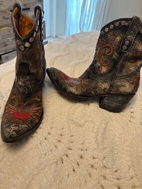 Womens Embroidered Western Ankle Boots - Black and Brown